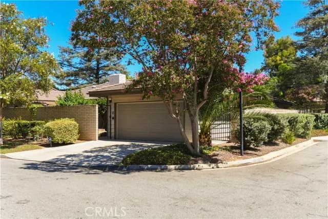 5468 Apricot Ln, Riverside, Active - Home for Sale