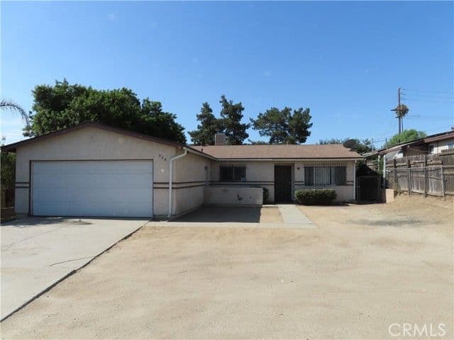 925 Navajo Rd, Perris, Active - Home for Sale
