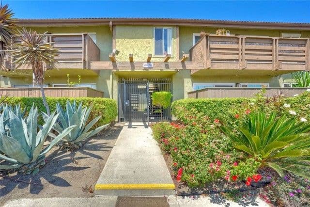 615 Fredricks Ave, Oceanside, Active - Home for Sale