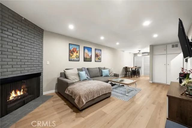 2452 Chelsea Place, Santa Monica, Active - Home for Sale