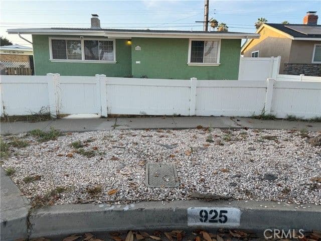 925 W Maplewood, Fullerton, Active - Home for Sale