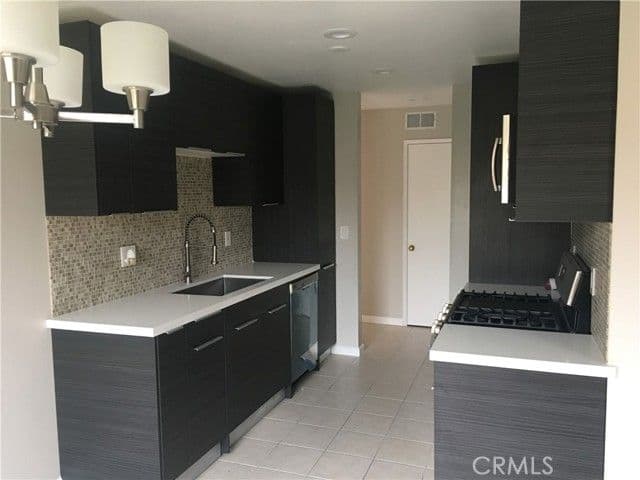 700 W La Veta Ave, Orange, Active - Home for Sale