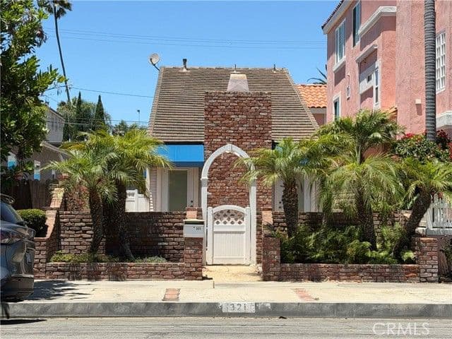 321 8th, Huntington Beach, Active - Home for Sale