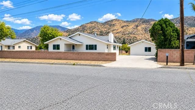 488 E Victory, Banning, Active - Home for Sale