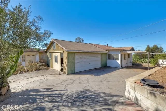 9377 Crest Dr, Spring Valley, Active - Home for Sale