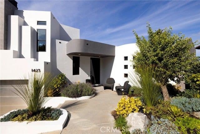 1425 Skyline Dr, Laguna Beach, Active - Home for Sale