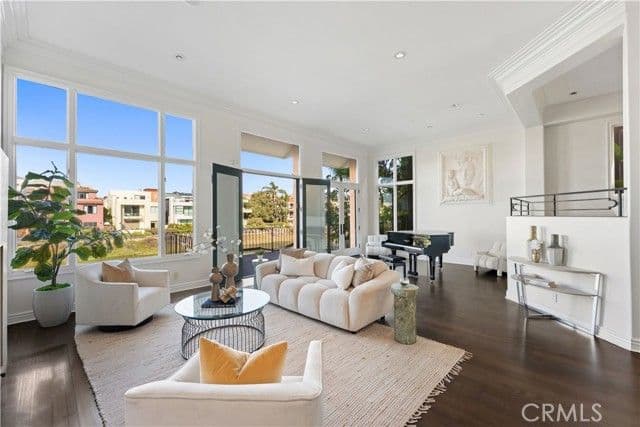 5206 Pacific Ave, Marina Del Rey, Active - Home for Sale