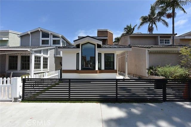 420 19th, Huntington Beach, Active - Home for Sale