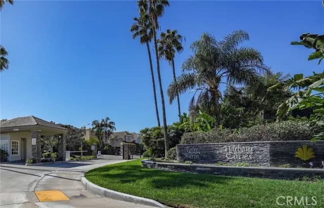 16261 Santa Barbara Ln, Huntington Beach, Active - Home for Sale