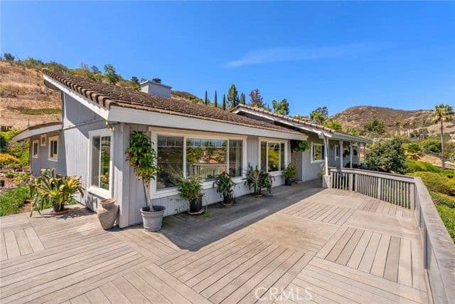 5012 Sleeping Indian Rd, Fallbrook, Active - Home for Sale
