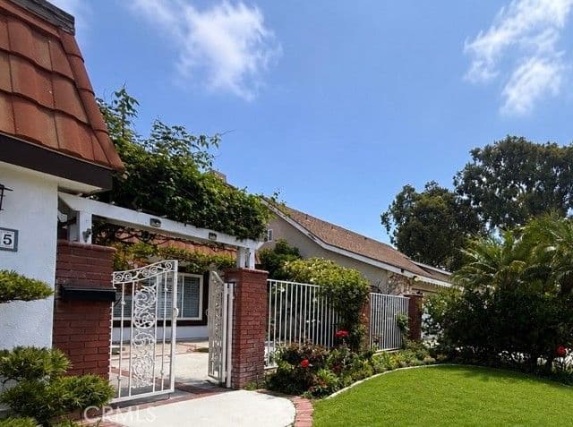 11335 Carob, Fountain Valley, Active - Home for Sale