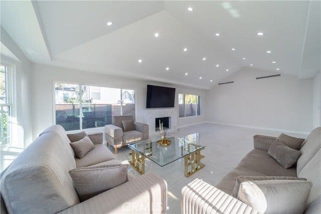 902 E Walnut Ave, Burbank, Active - Home for Sale