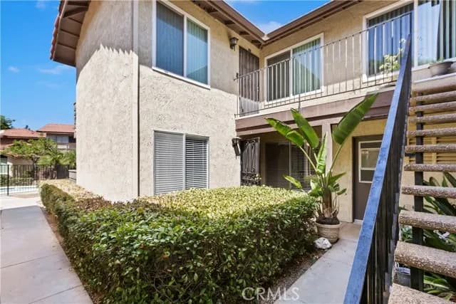 1350 Brentwood Circle, Corona, Active - Home for Sale
