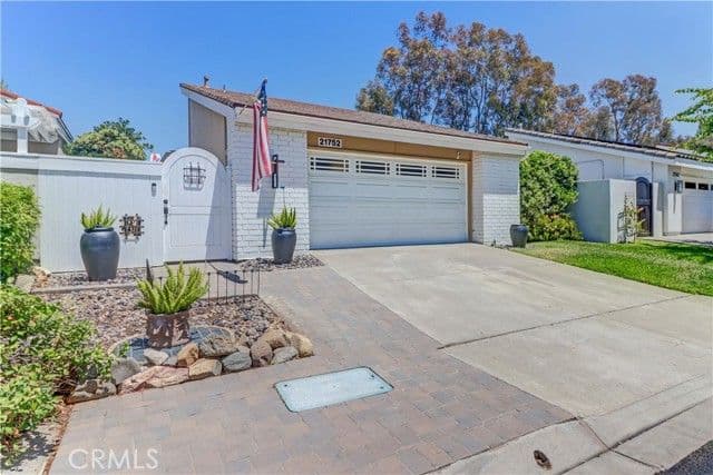 21752 Northwood Ln, Lake Forest, Active - Home for Sale