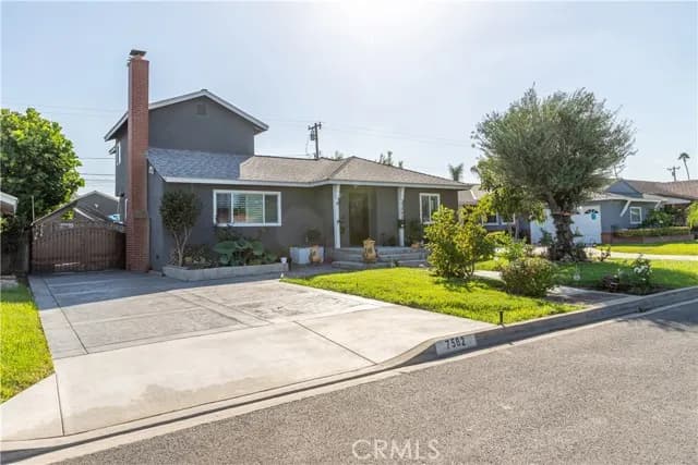 7562 Calmcrest Dr, Downey, Active - Home for Sale