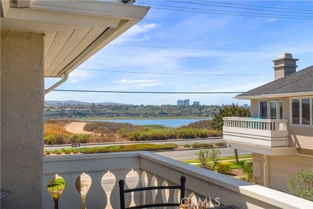 2463 Irvine Ave, Costa Mesa, Active - Home for Sale