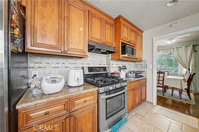 925 W Maplewood, Fullerton, Active - Home for Sale