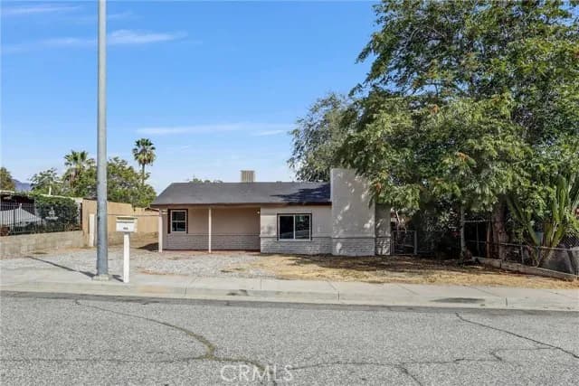 832 N Almond Way, Banning, Active - Home for Sale