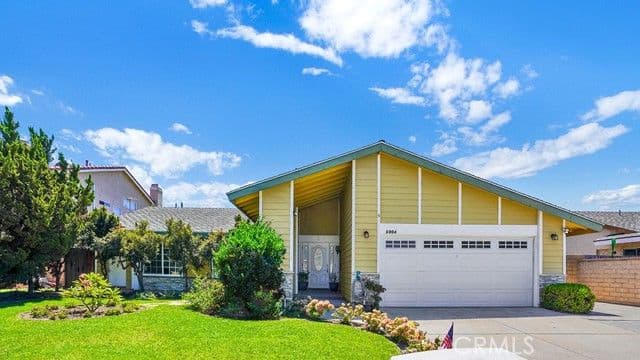 3004 N Rippling Creek, Orange, Active - Home for Sale