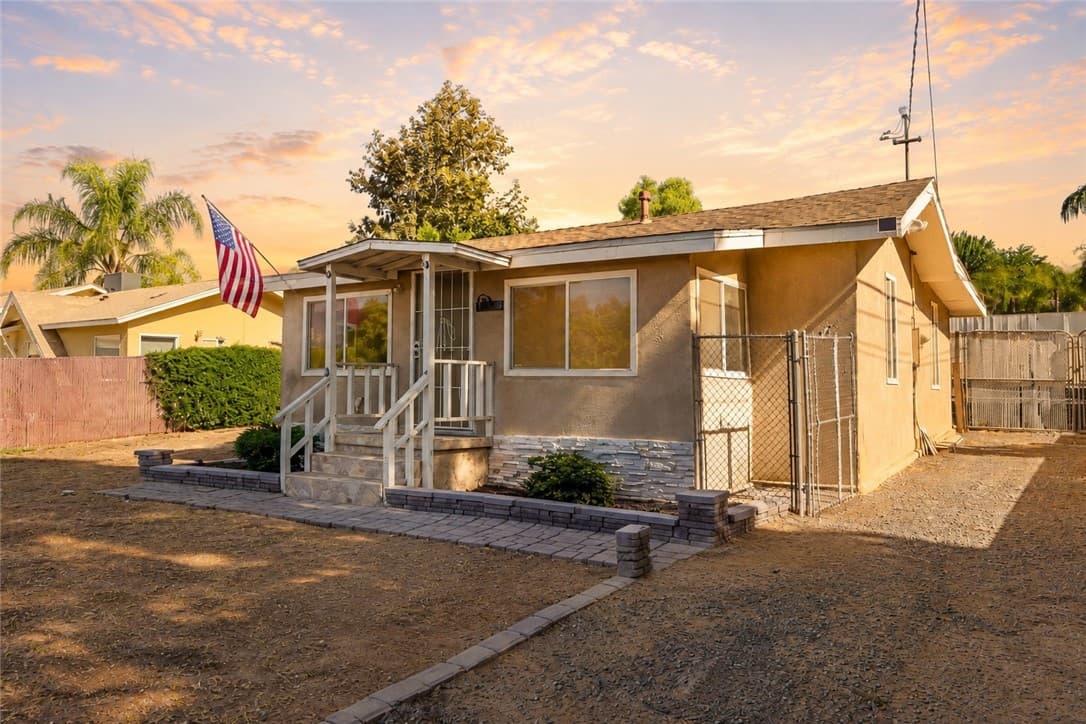 527 7th, Norco, Active - Home for Sale