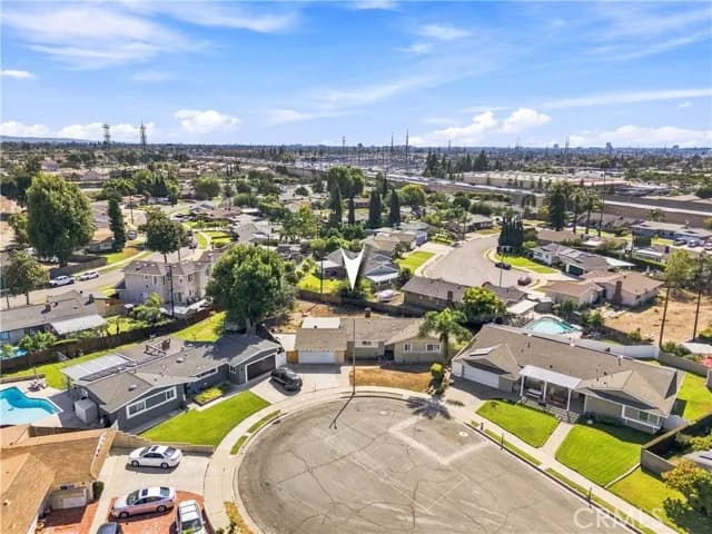 1952 N Topaz St, Orange, Active - Home for Sale