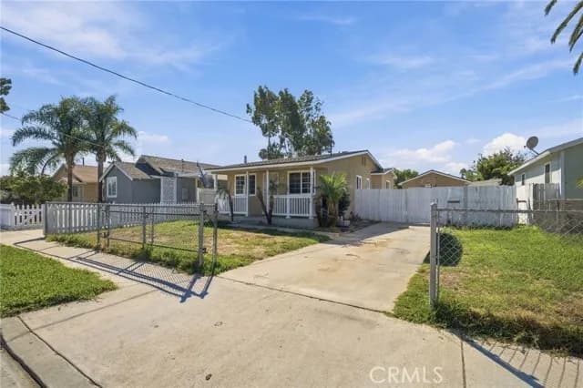 5510 Roosevelt Ave, Santa Ana, Active - Home for Sale