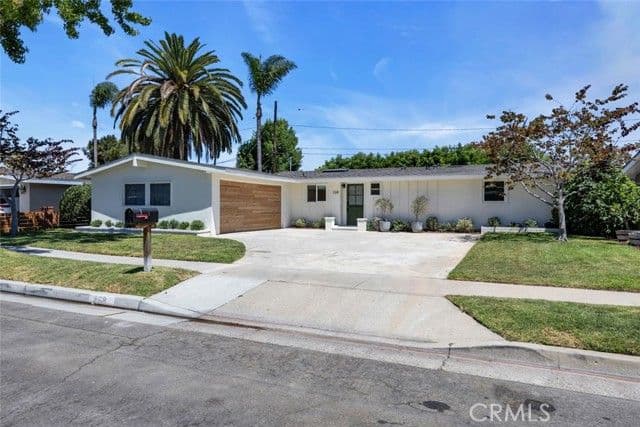 268 E Bay St, Costa Mesa, Active - Home for Sale