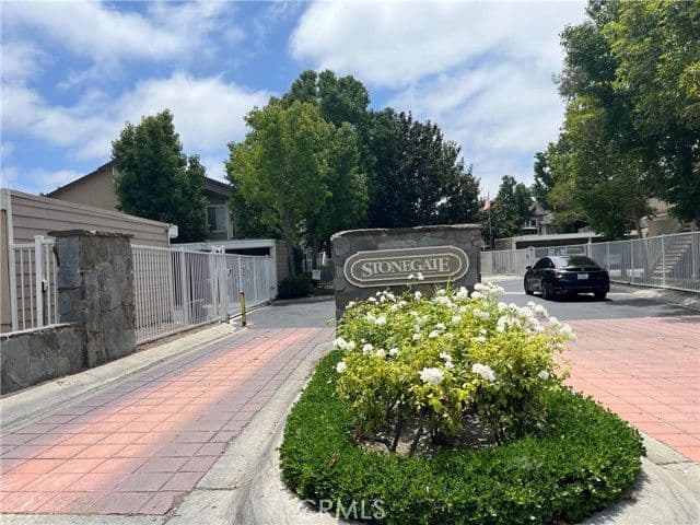 6951 Knollcrest Ln, Garden Grove, Active - Home for Sale