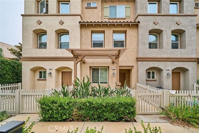 853 E Hollyvale, Azusa, Active - Home for Sale