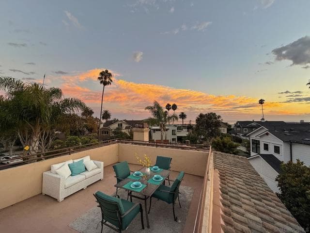 1100 Pine St, Coronado, Active - Home for Sale