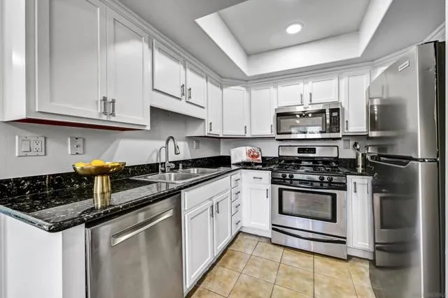 100 Sea Cliff Way, Oceanside, Active - Home for Sale