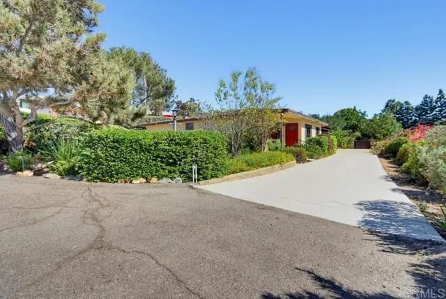 8349 Merrill Dr, Lakeside, Active - Home for Sale