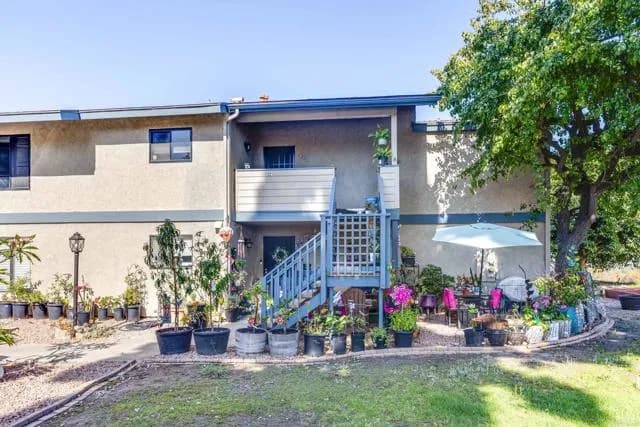 221 Stage Coach Rd, Oceanside, Active - Home for Sale