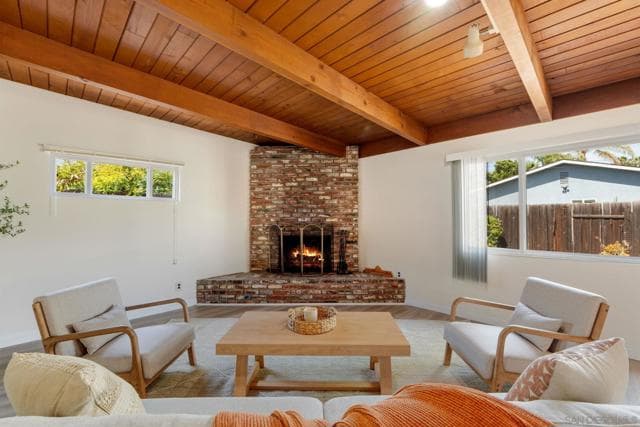 1416 S Maple St, Escondido, Active - Home for Sale