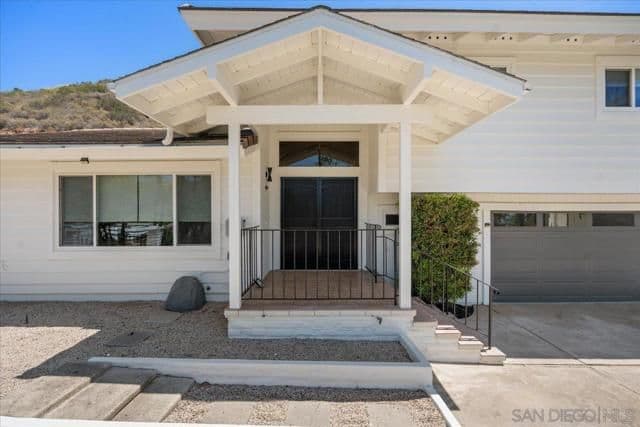 3548 Laurashawn Ln, Escondido, Active - Home for Sale