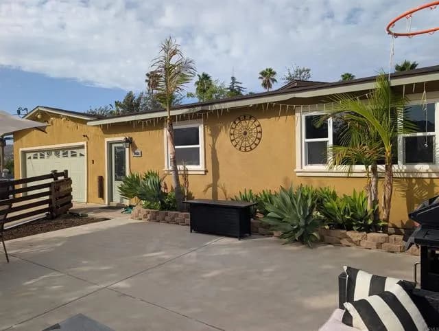 9060 Kay Jay Ln, Lakeside, Active - Home for Sale