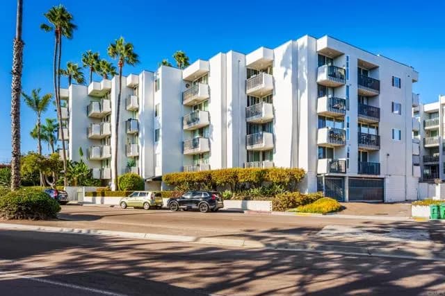727 Sapphire St, San Diego, Active - Home for Sale