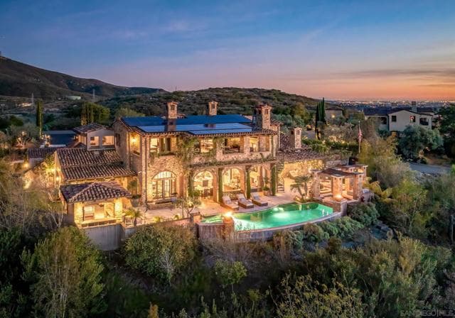 8076 Entrada De Luz E, San Diego, Active - Home for Sale