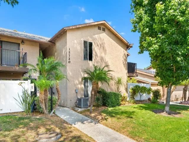 12720 Laurel St, Lakeside, Active - Home for Sale