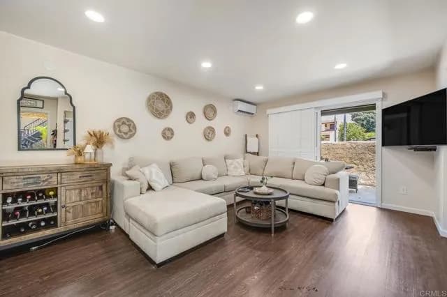 7320 Park Ridge Dr, San Diego, Active - Home for Sale