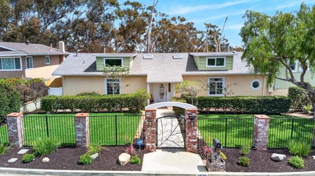 2939 Mesa Dr, Oceanside, Active - Home for Sale