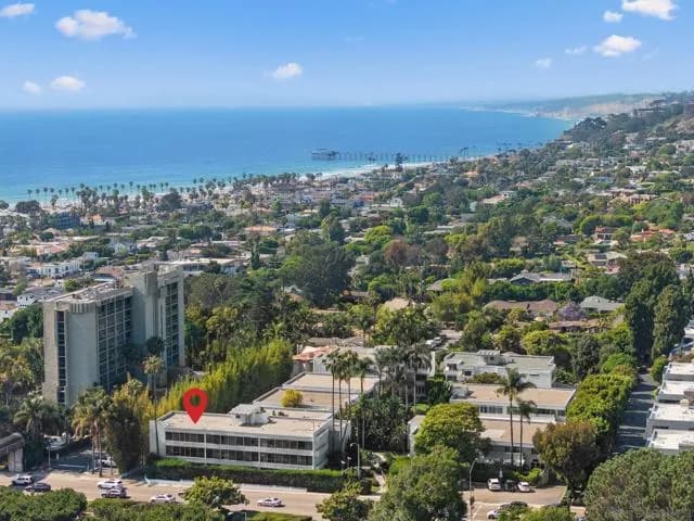 2352 Torrey Pines Rd 9, La Jolla, Active - Home for Sale