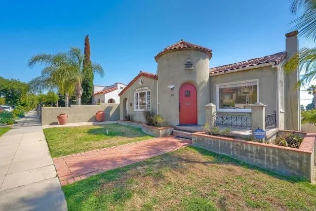 403 S Horne St, Oceanside, Active - Home for Sale