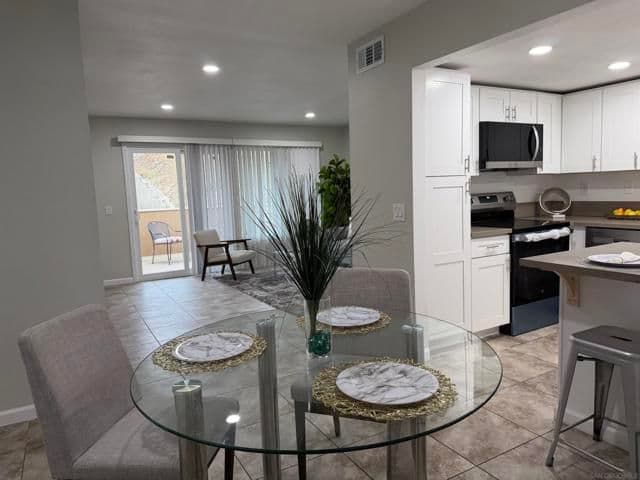 621 R Ave, National City, Active - Home for Sale