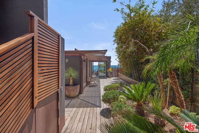 24956 Malibu Rd, Malibu, Active - Home for Sale