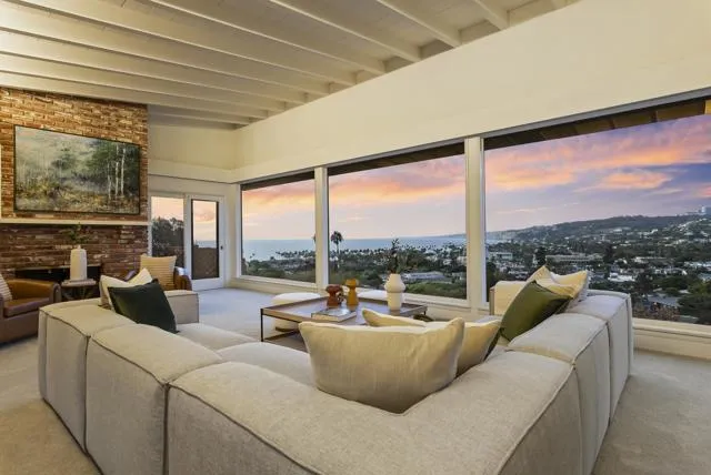 7865 Roseland Dr, La Jolla, Active - Home for Sale
