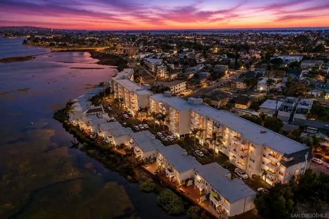 4015 Crown Point Dr, San Diego, Active - Home for Sale