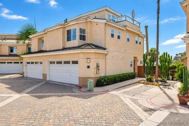 555 Eaton St, Oceanside, Active - Home for Sale