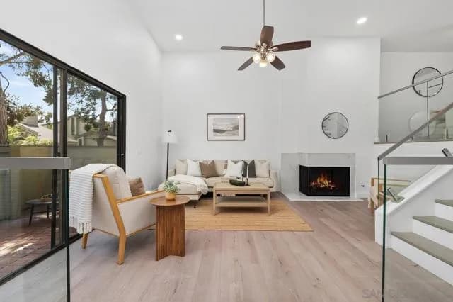 3324 Caminito Eastbluff, La Jolla, Active - Home for Sale