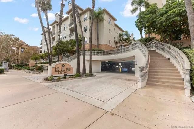 640 Camino De La Reina, San Diego, Active - Home for Sale